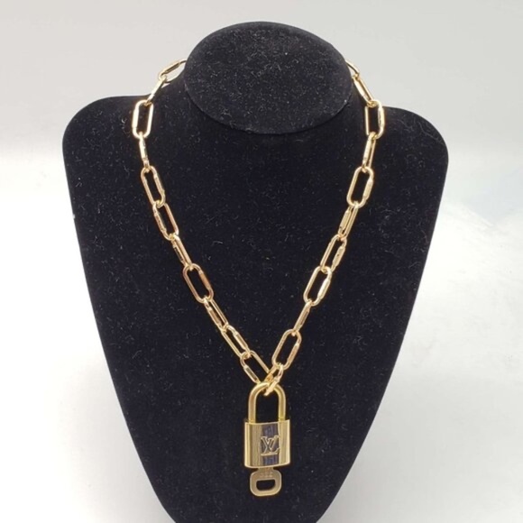 100% Auth Louis Vuitton Lock & Key with Unbranded Gold Plated Chain Necklace - Picture 1 of 9